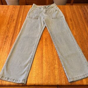 Cute light blue jeans with some stretch, size 4
